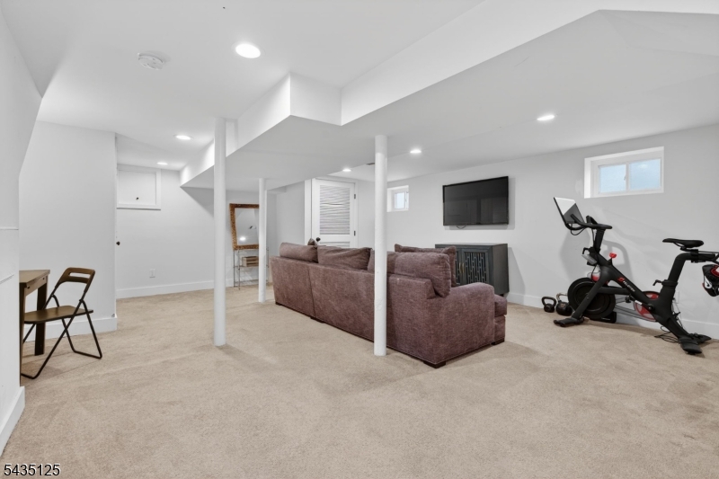 54 Van Riper Ave