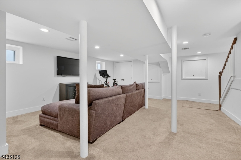 54 Van Riper Ave