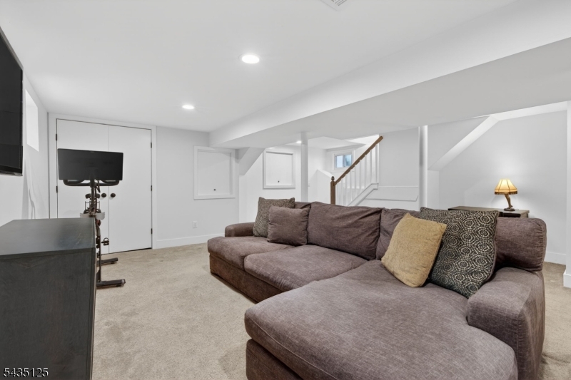 54 Van Riper Ave