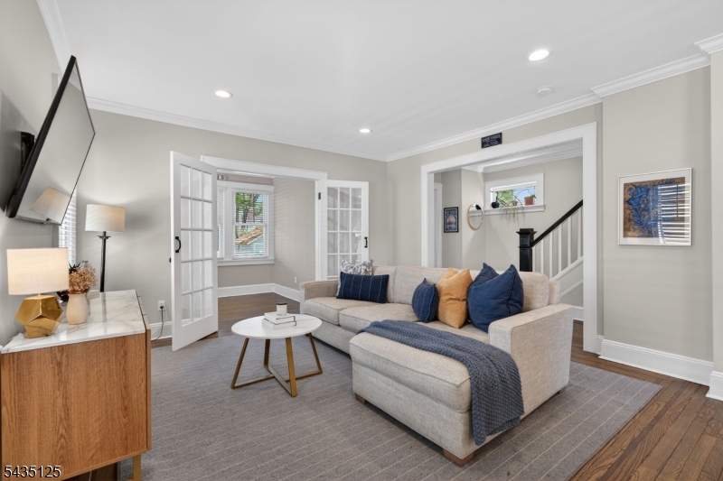 54 Van Riper Ave