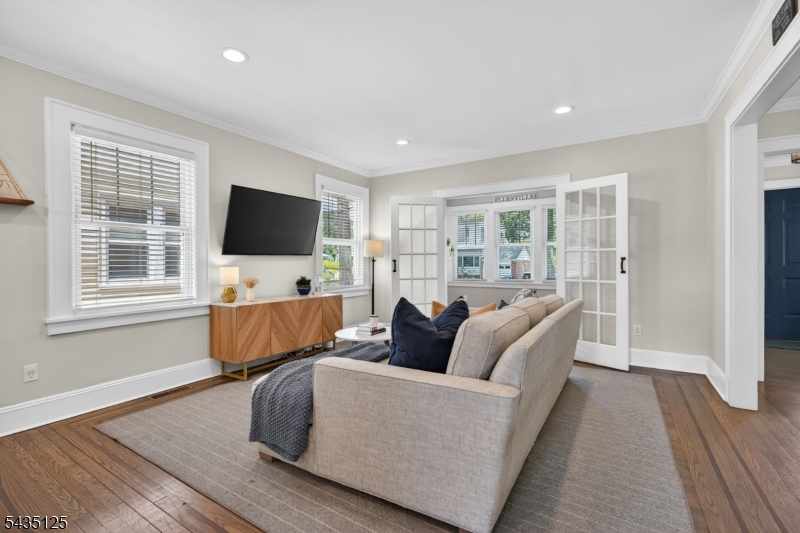 54 Van Riper Ave