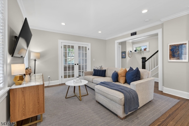 54 Van Riper Ave