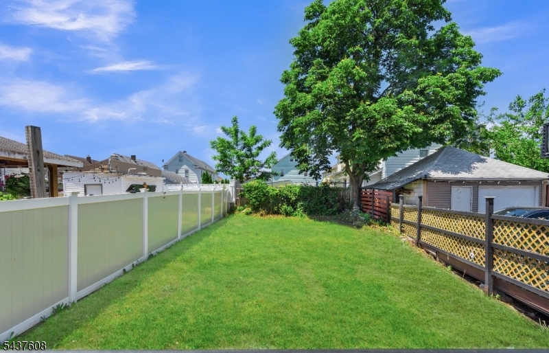 956 Adams Ave