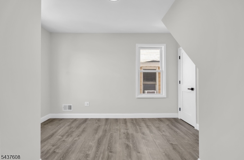 956 Adams Ave