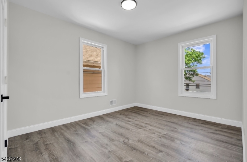 956 Adams Ave