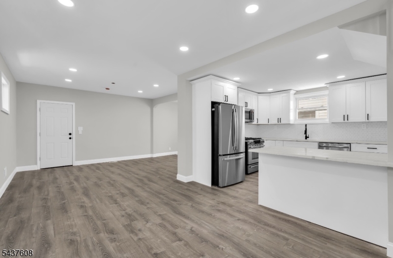 956 Adams Ave