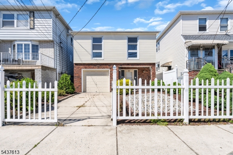 23 Colonial Dr