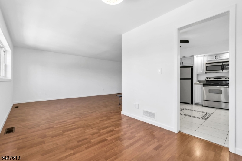 23 Colonial Dr