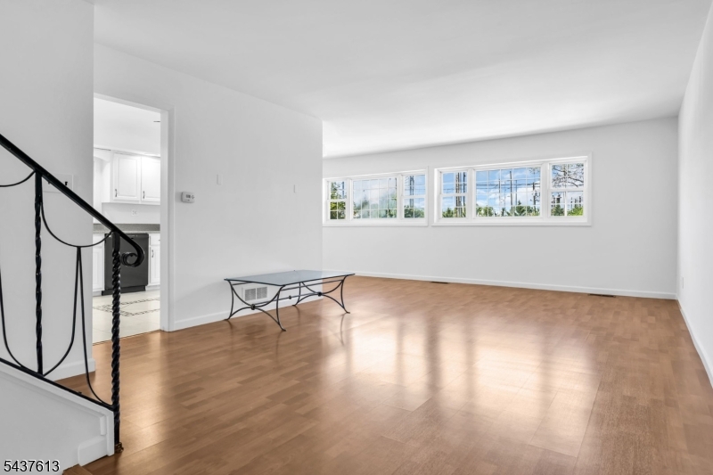 23 Colonial Dr