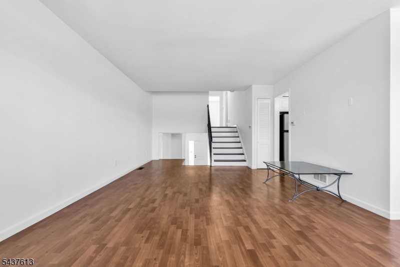 23 Colonial Dr