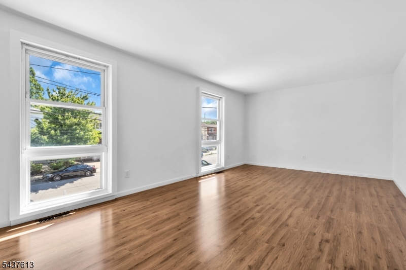 23 Colonial Dr