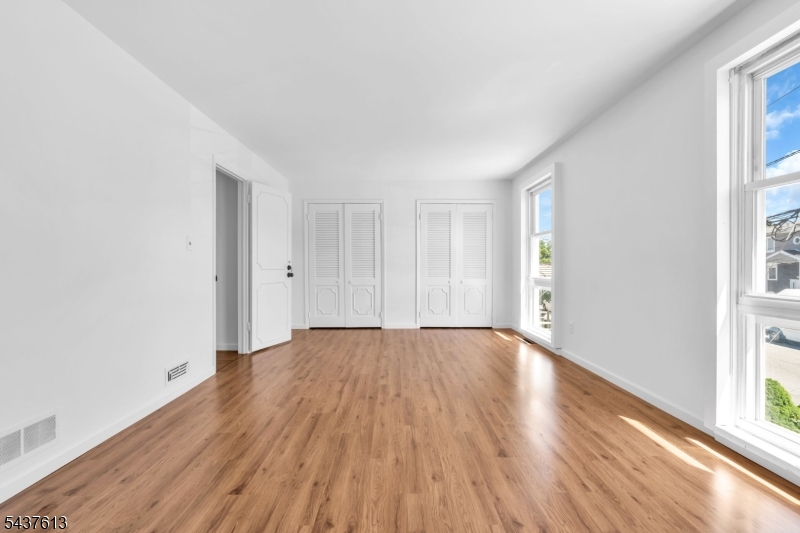 23 Colonial Dr