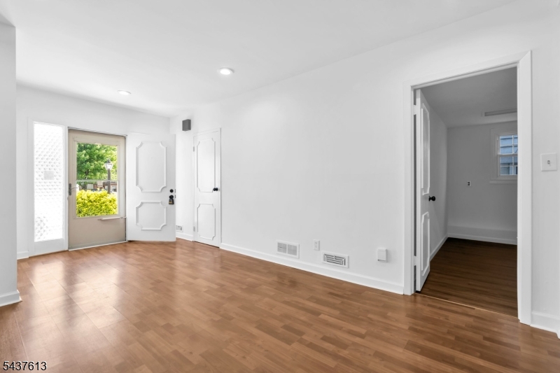 23 Colonial Dr