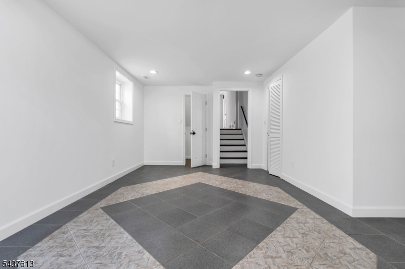 23 Colonial Dr