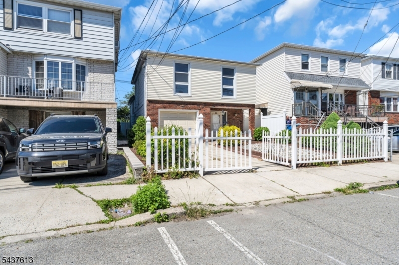 23 Colonial Dr
