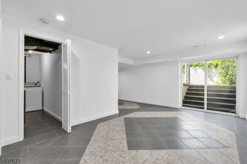 23 Colonial Dr
