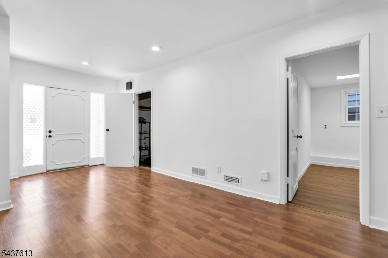 23 Colonial Dr