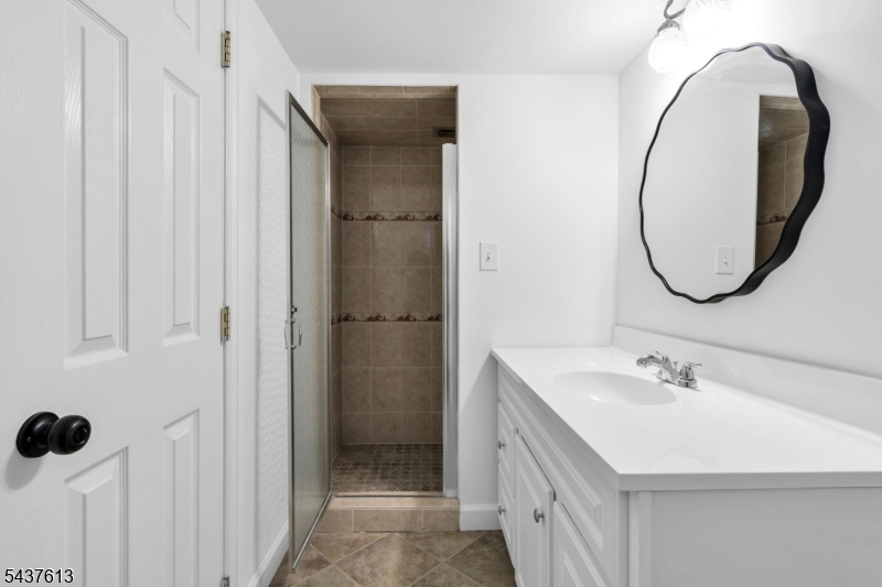 23 Colonial Dr