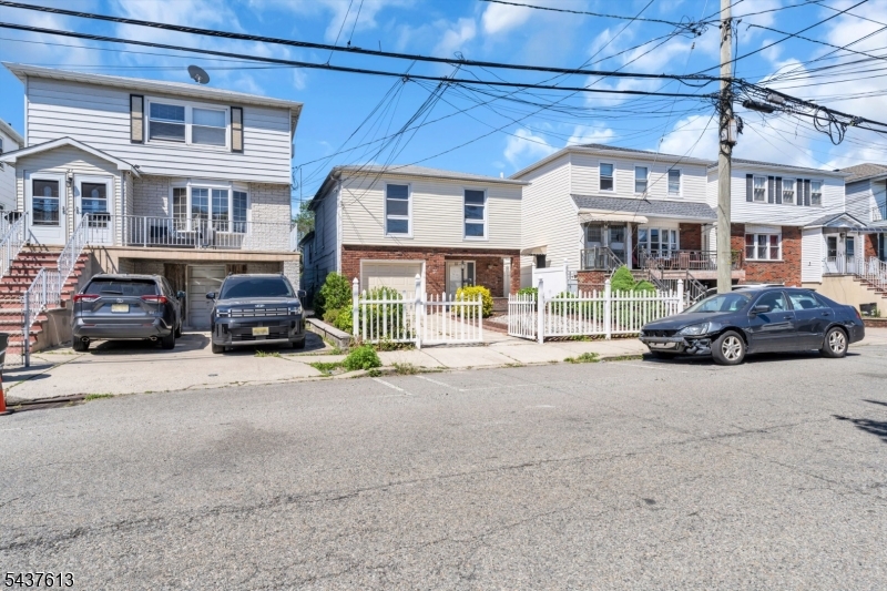 23 Colonial Dr