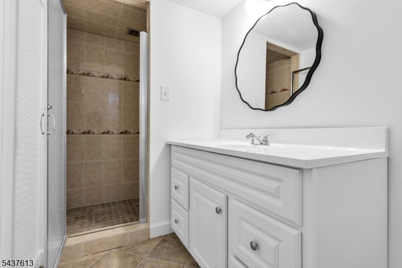 23 Colonial Dr