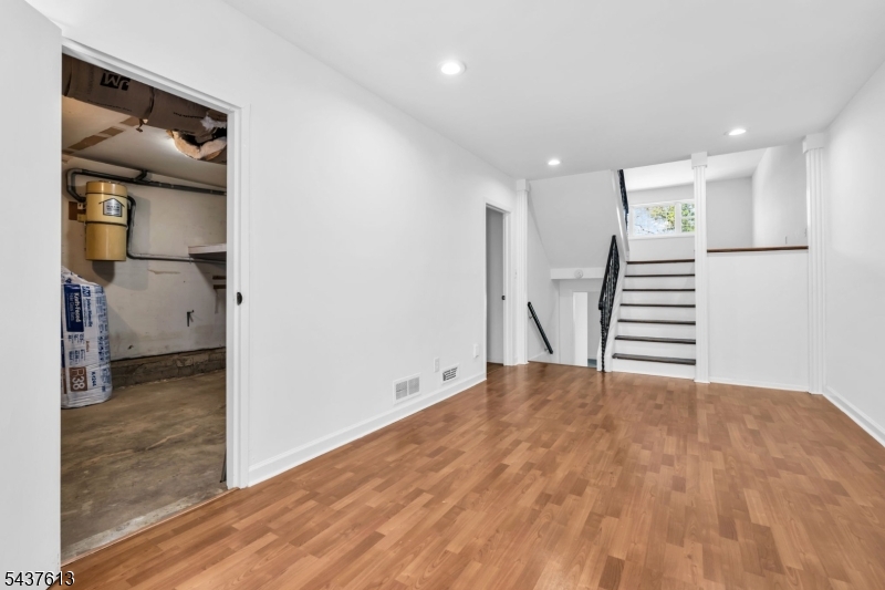 23 Colonial Dr