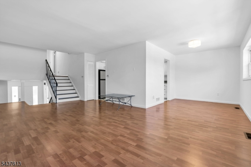 23 Colonial Dr