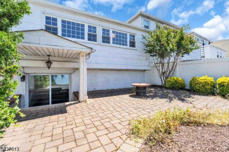 23 Colonial Dr