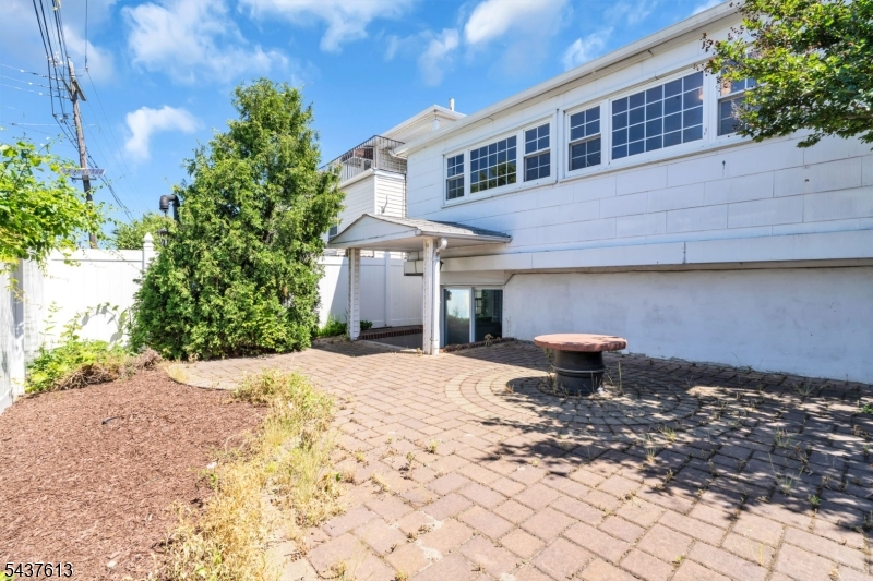 23 Colonial Dr