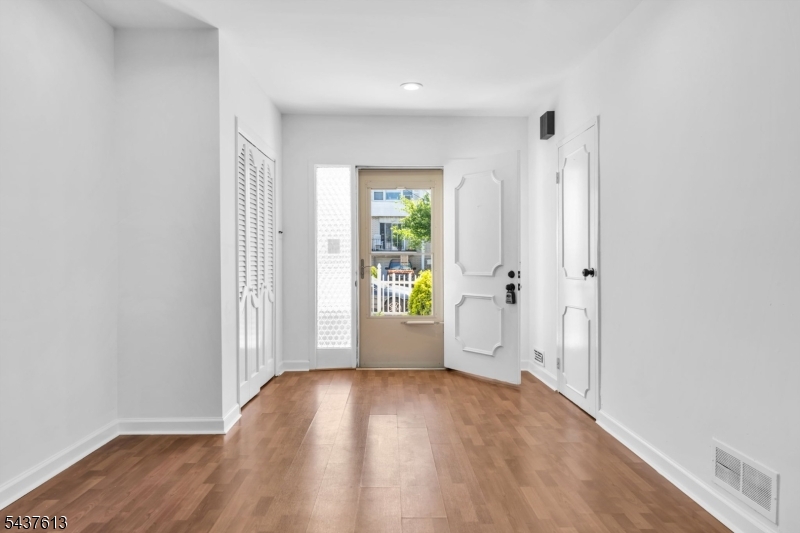 23 Colonial Dr