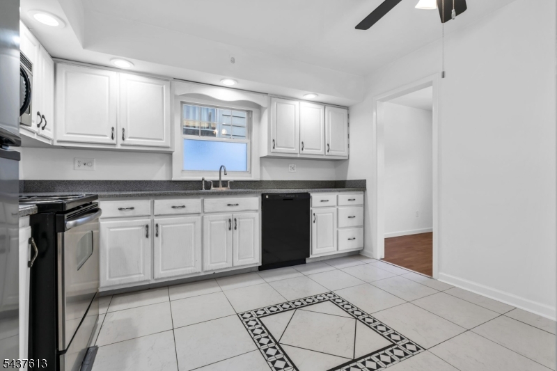 23 Colonial Dr