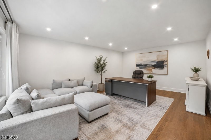 36 Ivy Pl