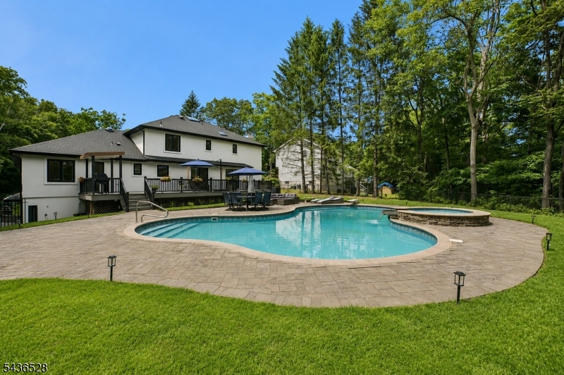 36 Ivy Pl