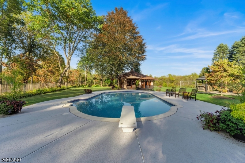 37 Pequest Rd