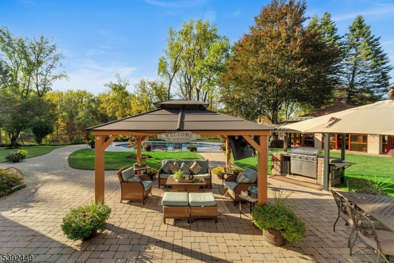 37 Pequest Rd