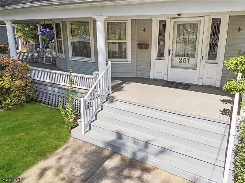 261 Beechwood Ave