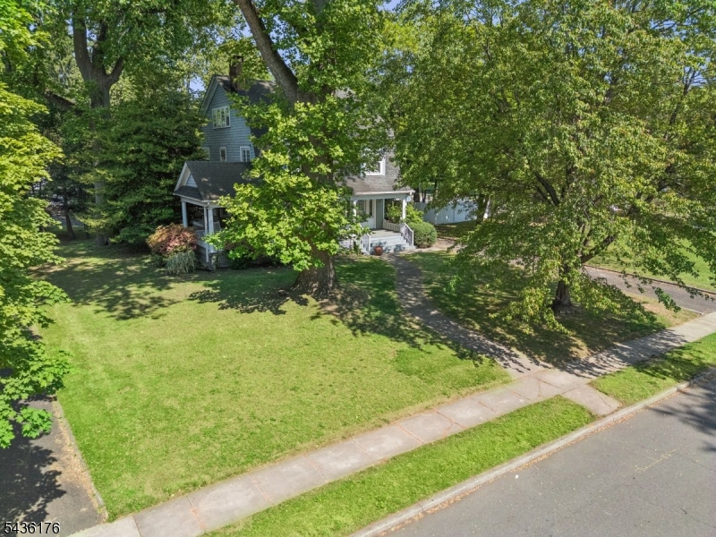261 Beechwood Ave