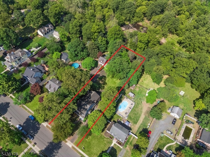 261 Beechwood Ave