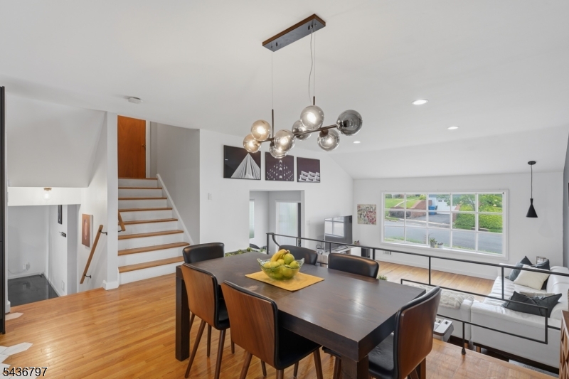 17 Arthur Dr