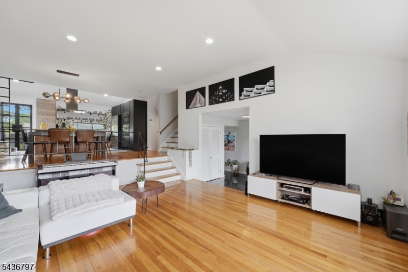 17 Arthur Dr