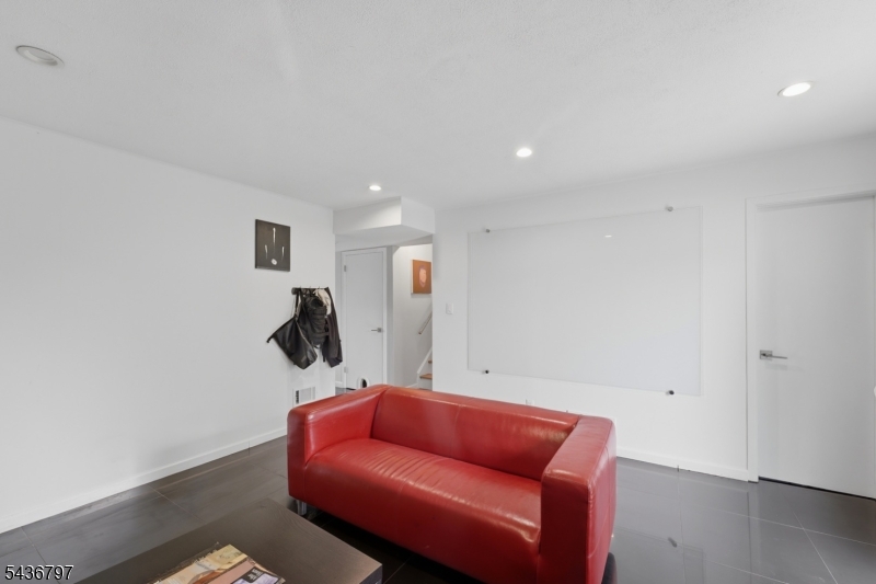 17 Arthur Dr