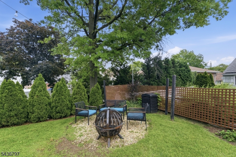 17 Arthur Dr