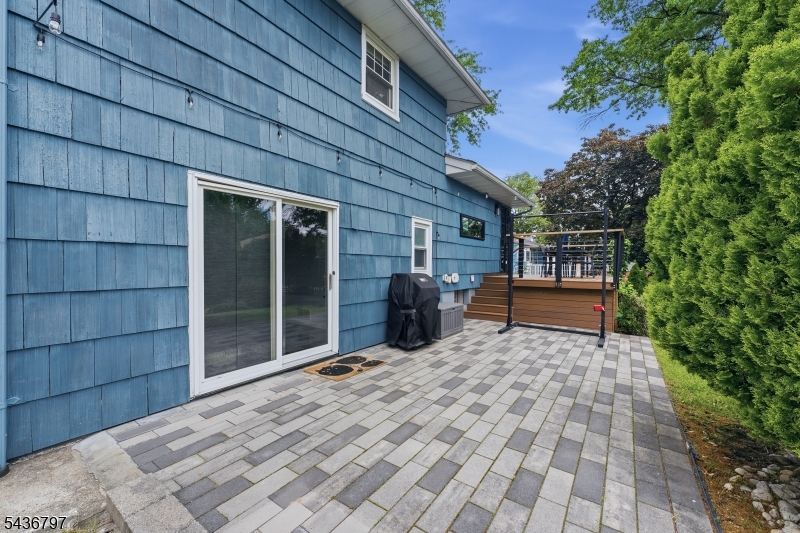 17 Arthur Dr