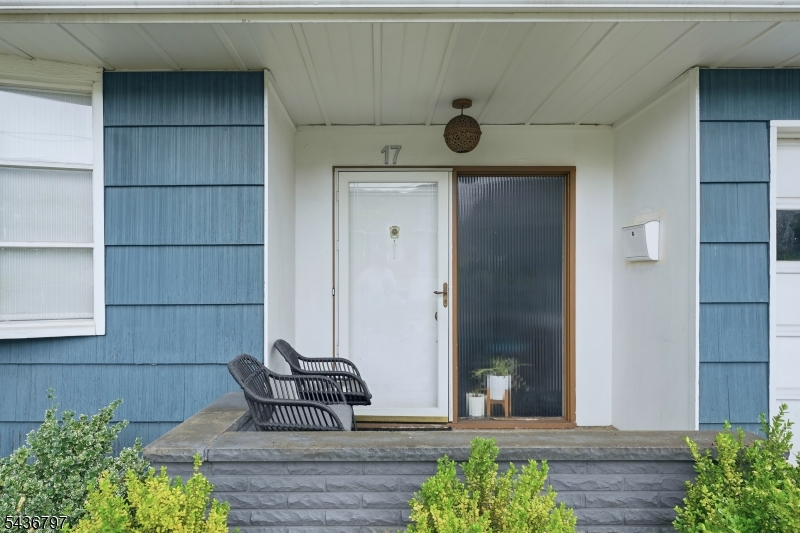 17 Arthur Dr