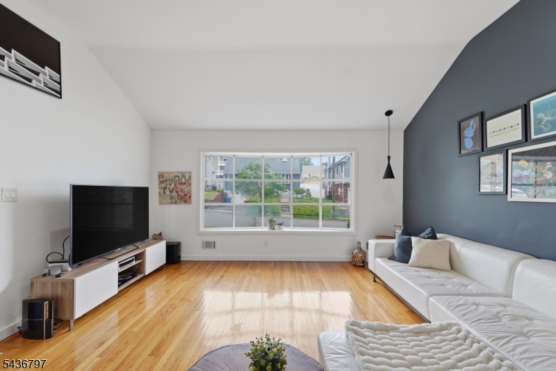 17 Arthur Dr
