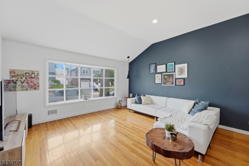 17 Arthur Dr