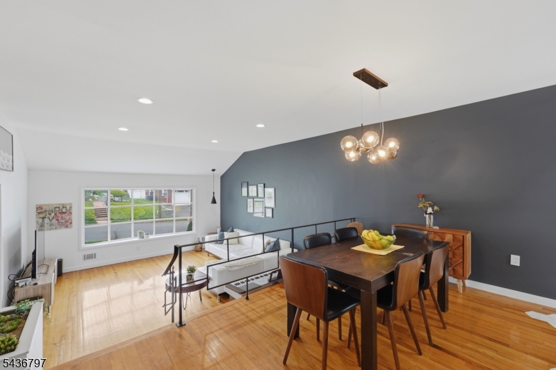 17 Arthur Dr