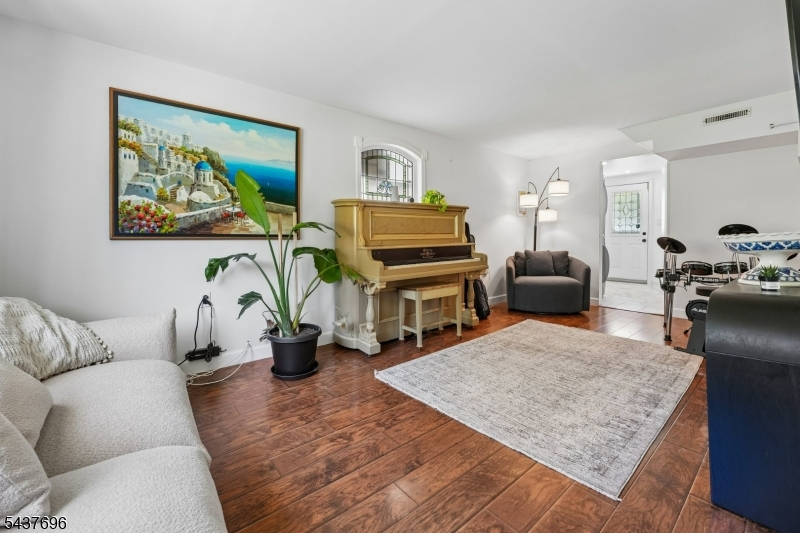 21 Howard Pl