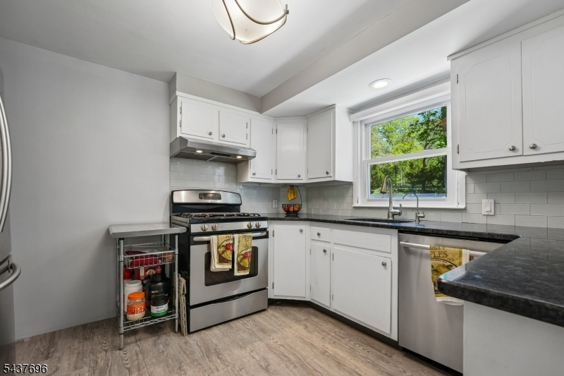 21 Howard Pl