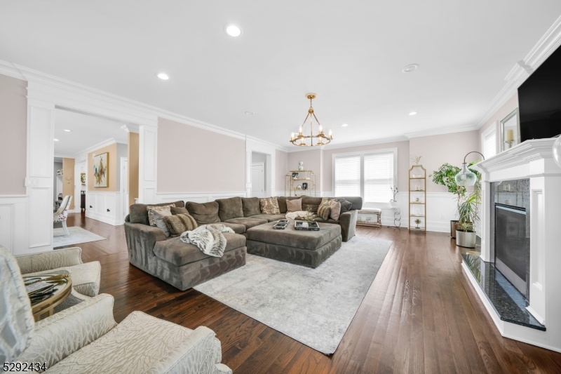 42 Saratoga Dr