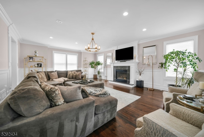 42 Saratoga Dr